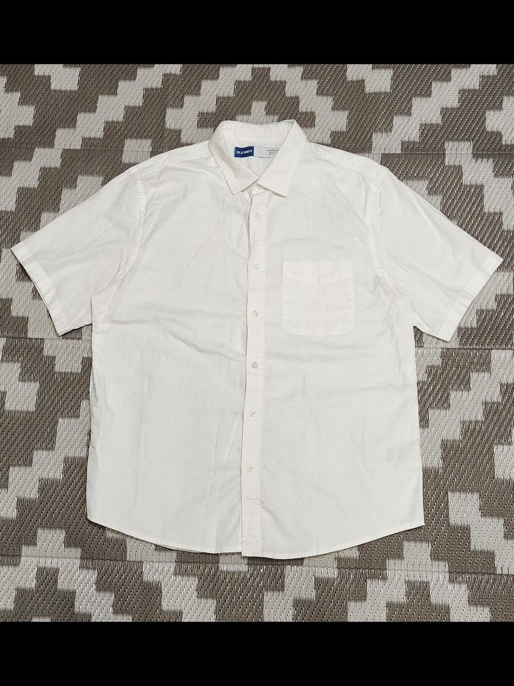 Old Navy White Short-Sleeve Button-Down Shirt